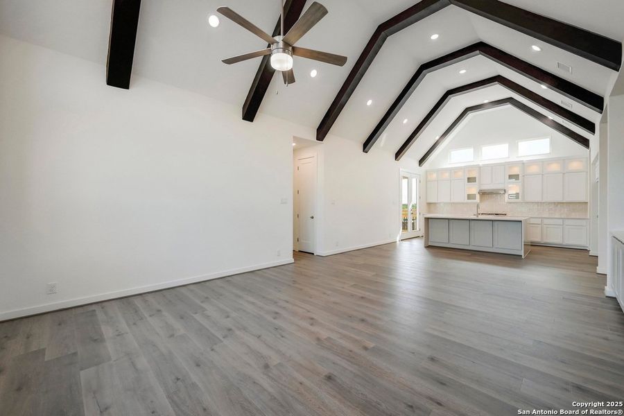 Spacious, unfurnished interior of a new home in The Crossvine, Schertz (Image 17).