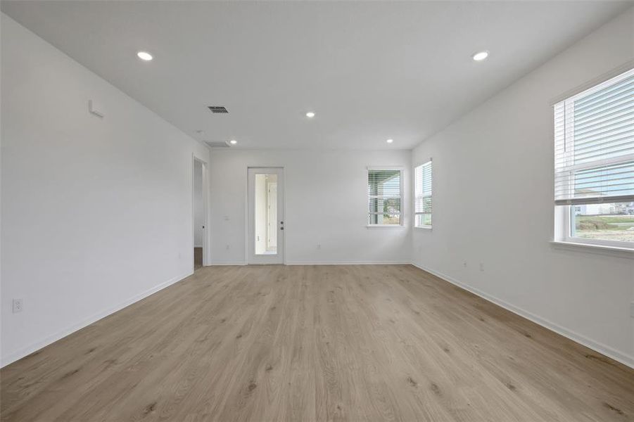 Spacious, unfurnished interior of a new home in Crossroads at Kelly Park, Apopka (Image 27).