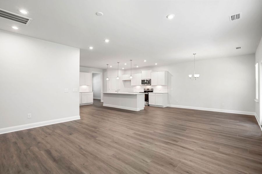 Spacious, unfurnished interior of a new home in Waterways, Richmond Hill (Image 17).