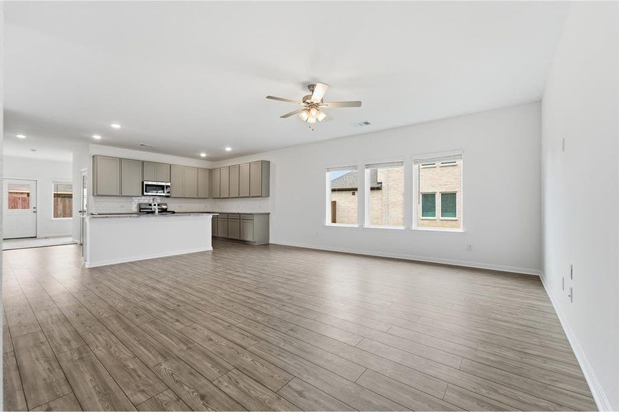 Spacious, unfurnished interior of a new home in Saddlebrook Estates, Waxahachie (Image 19).