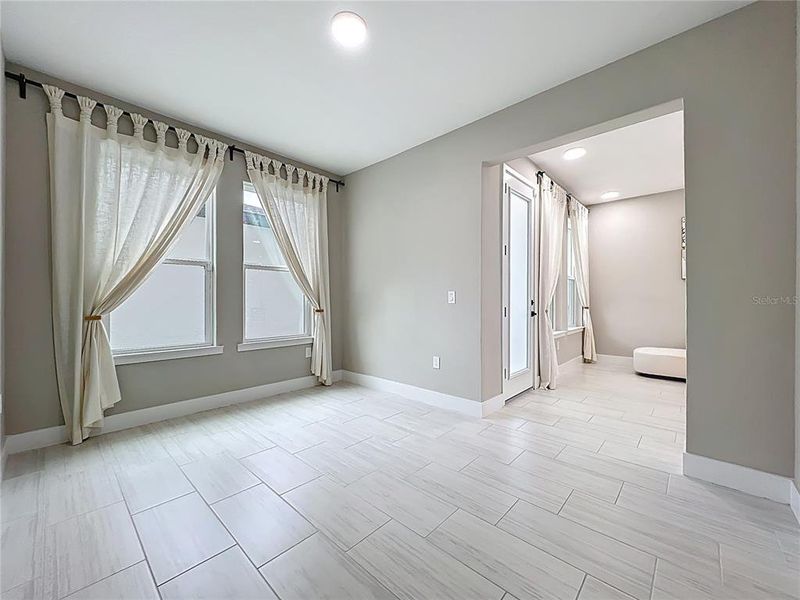 Spacious, unfurnished interior of a new home in , Winter Garden (Image 58).