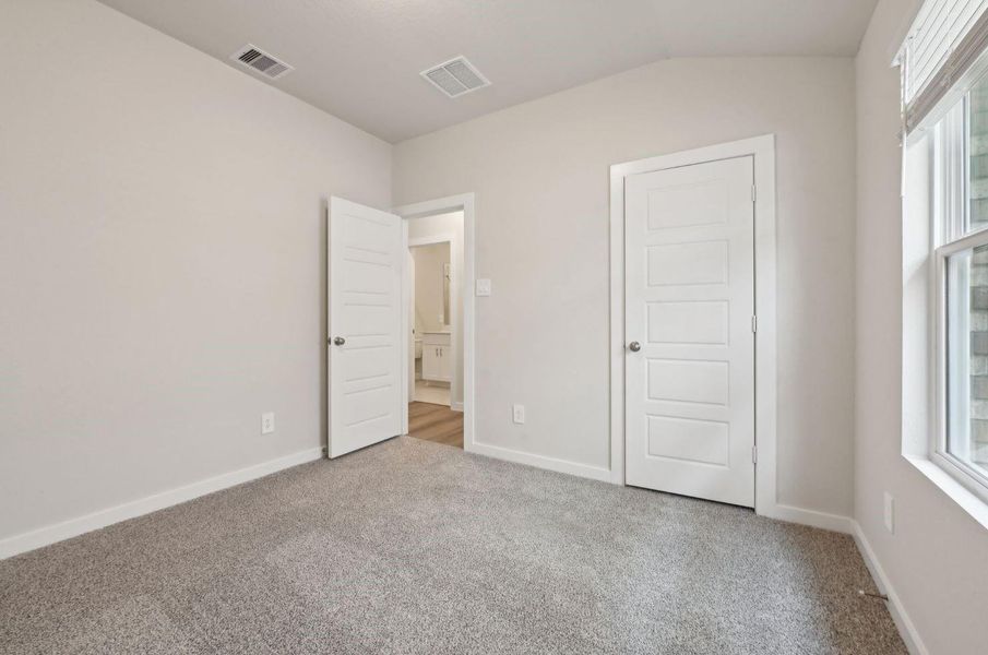 Spacious, unfurnished interior of a new home in , Conroe (Image 21).