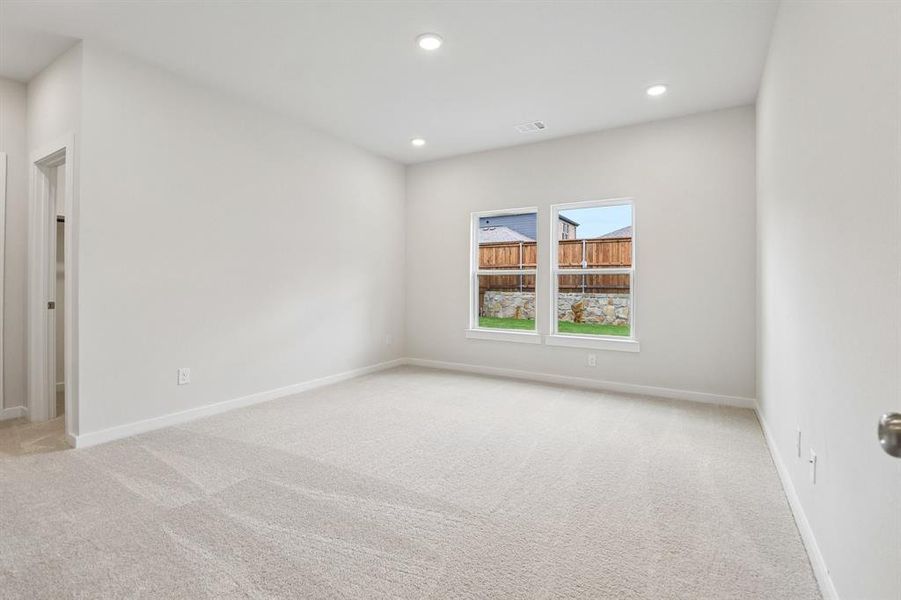 Spacious, unfurnished interior of a new home in Overland Grove, Forney (Image 27).