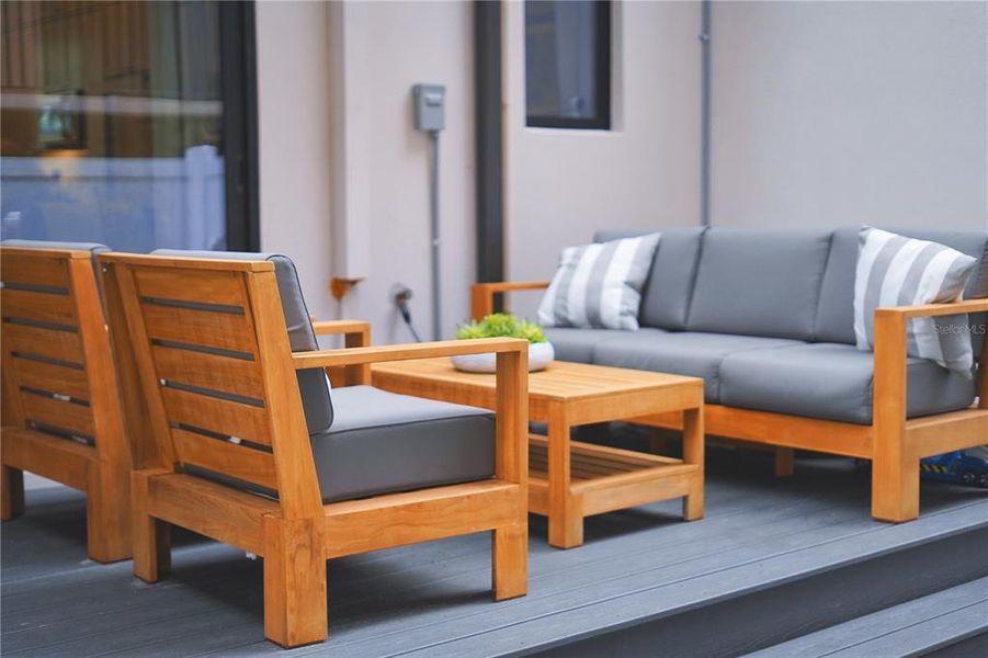 Exterior details and patio area of a home in , St. Petersburg (Image 24).