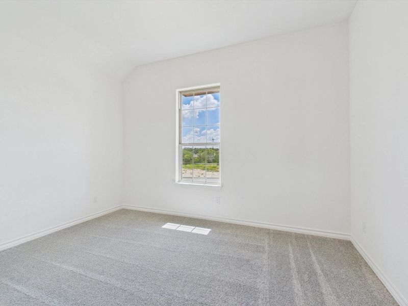 Spacious, unfurnished interior of a new home in Potranco Oaks, Castroville (Image 23).