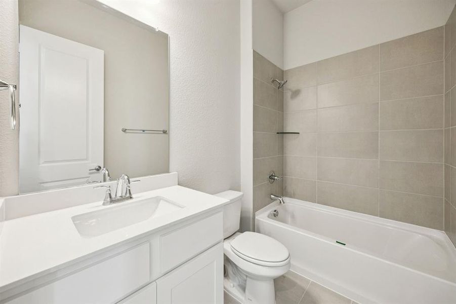 Furnished interior view inside a new home in Dove Hollow, Waxahachie (Image 6). Furnished interior view inside a new home in Dove Hollow, Waxahachie (Image 6).