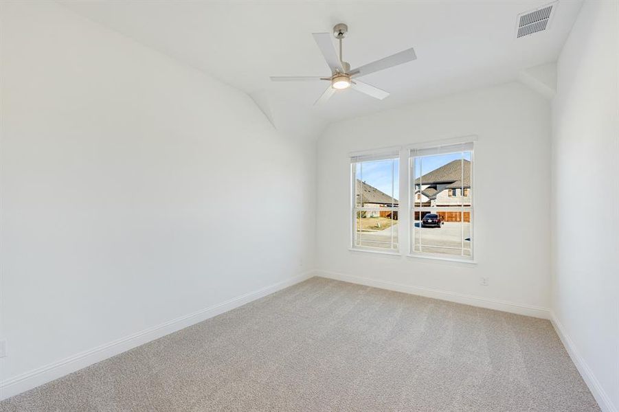 Spacious, unfurnished interior of a new home in Terracina, Rockwall (Image 20).