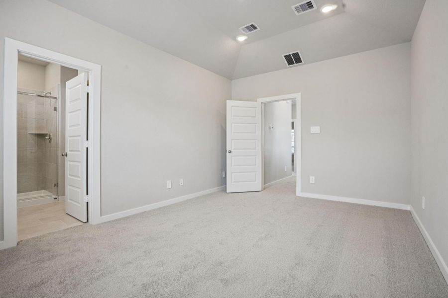 Spacious, unfurnished interior of a new home in Kemah Crossing - City Series, Kemah (Image 26). Spacious, unfurnished interior of a new home in Kemah Crossing - City Series, Kemah (Image 26).