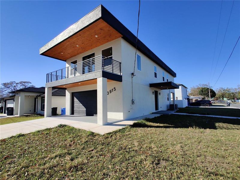 Exterior details and patio area of a home in , Tampa (Image 22).