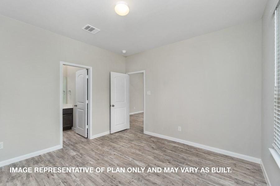 Spacious, unfurnished interior of a new home in River Ranch Estates, Dayton (Image 13).
