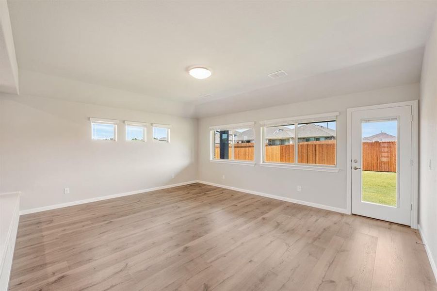 Spacious, unfurnished interior of a new home in Eagle Glen Elements, Alvarado (Image 30).