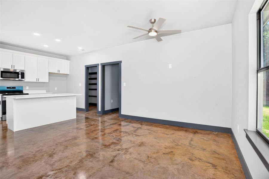 Spacious, unfurnished interior of a new home in , Nacogdoches (Image 27).