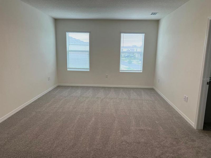 Spacious, unfurnished interior of a new home in Epperson, Wesley Chapel (Image 36).