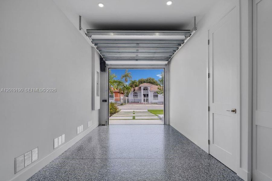 Spacious, unfurnished interior of a new home in , Miami (Image 24).