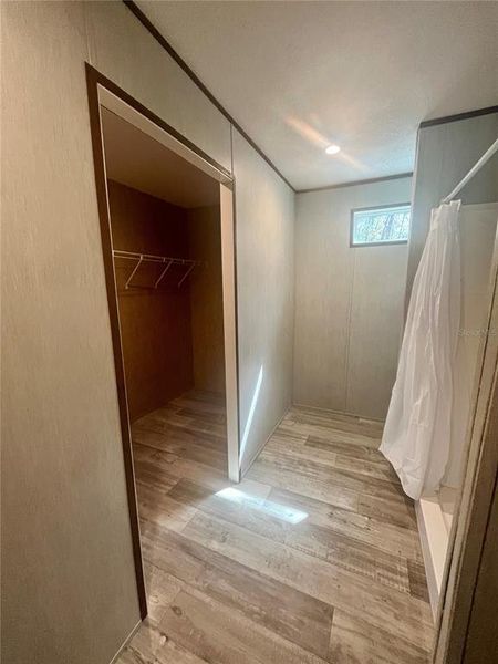 Spacious, unfurnished interior of a new home in , Florahome (Image 7).