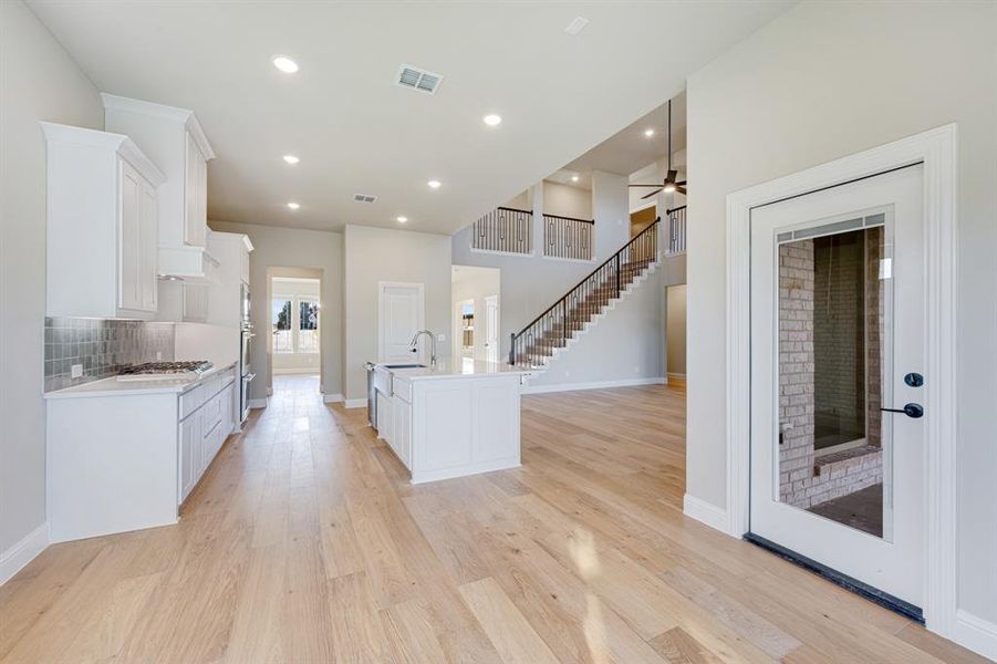 Spacious, unfurnished interior of a new home in Triple Diamond Ranch, Mansfield (Image 22).