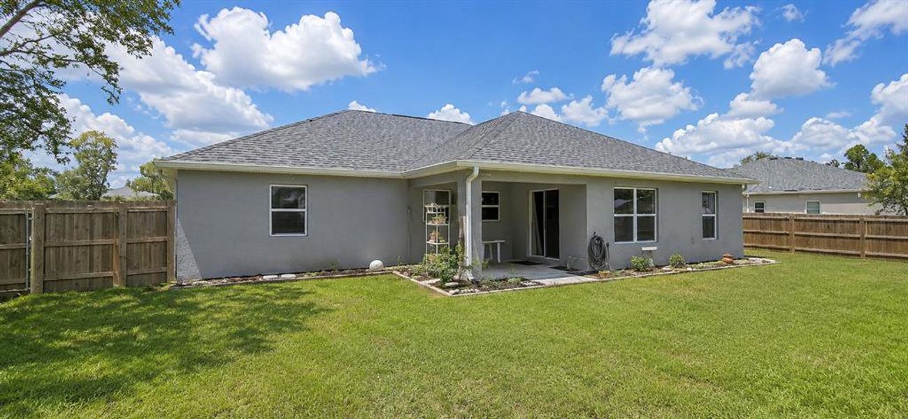 Exterior details and patio area of a home in , Ocala (Image 4). Exterior details and patio area of a home in , Ocala (Image 4).