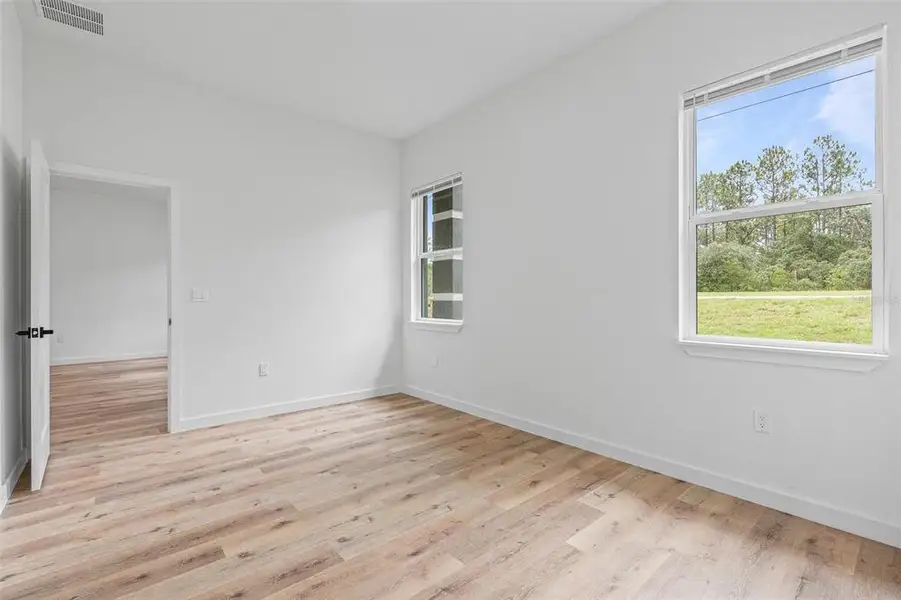 Spacious, unfurnished interior of a new home in , Citrus Springs (Image 14).