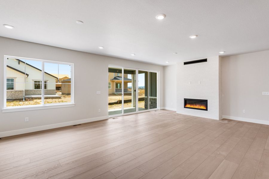 Spacious, unfurnished interior of a new home in The Aurora Highlands, Aurora (Image 10).