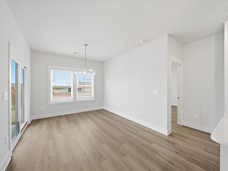 Spacious, unfurnished interior of a new home in Ashby Woods, Boiling Springs (Image 11).