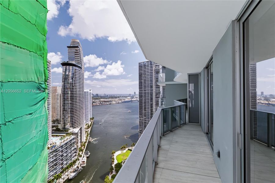 Condo located in Miami, FL showcasing its design and architecture (Image 22).