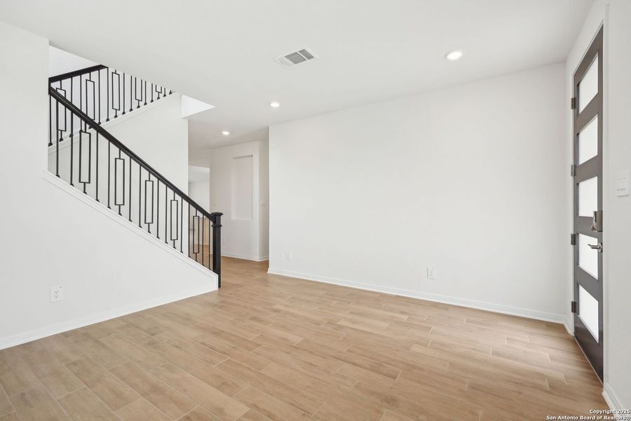 Spacious, unfurnished interior of a new home in Carmel Ranch, Schertz (Image 37).