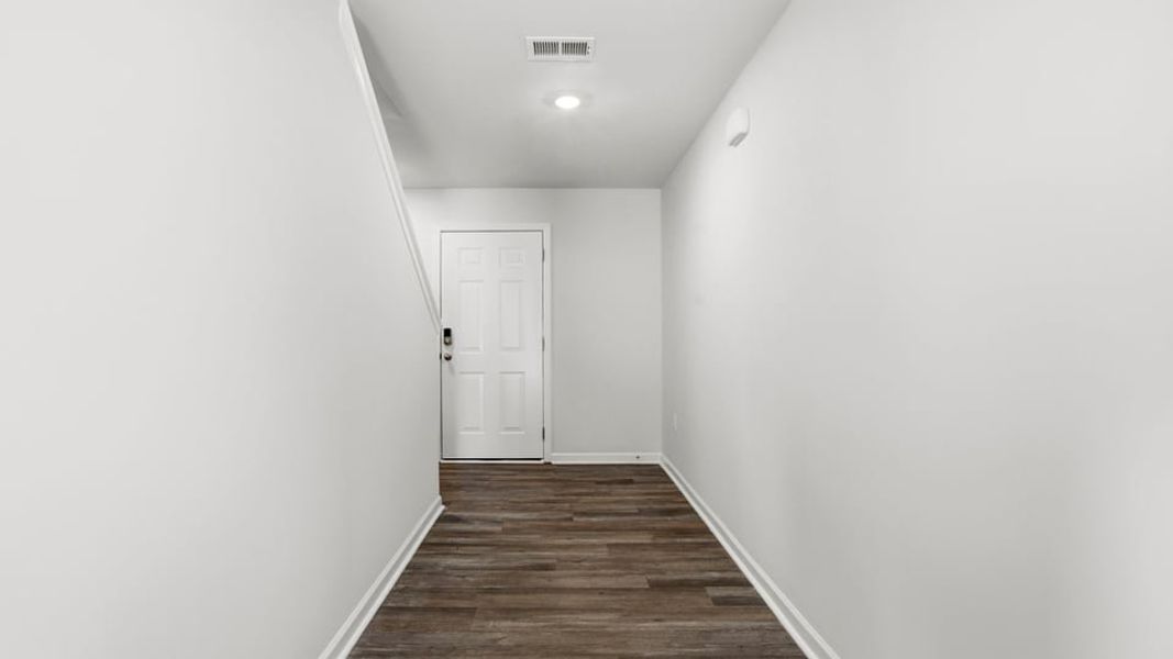 Spacious, unfurnished interior of a new home in Cedar Gap, Fountain Inn (Image 14).