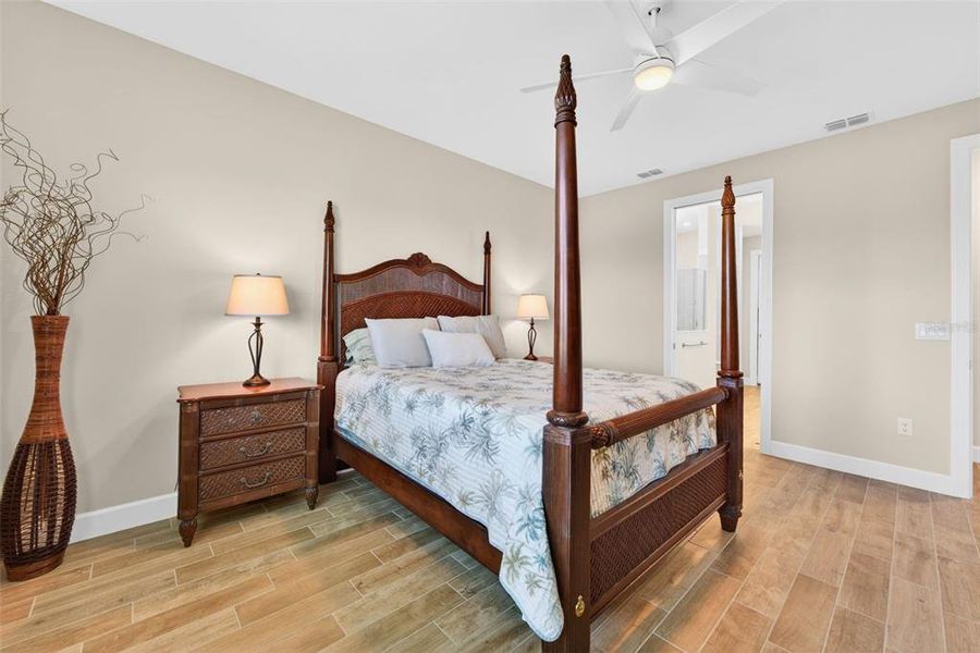 Furnished interior view inside a new home in , Englewood (Image 47).
