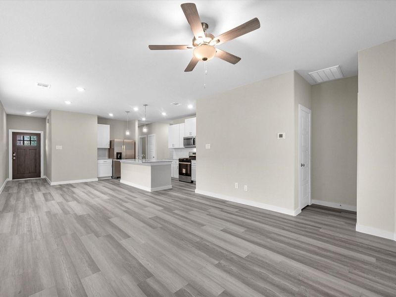 Spacious, unfurnished interior of a new home in Montgomery Oaks - Premier, Conroe (Image 13).