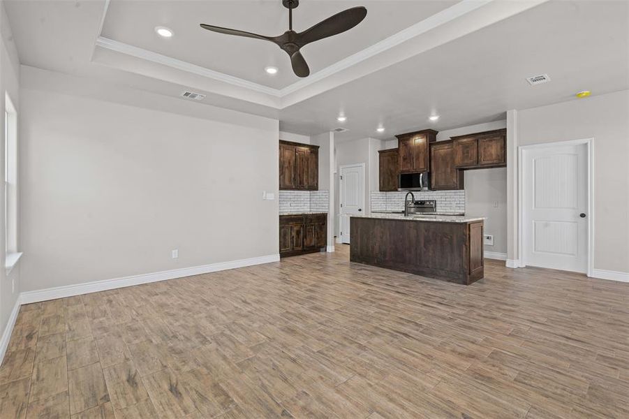 Spacious, unfurnished interior of a new home in , Granbury (Image 19).