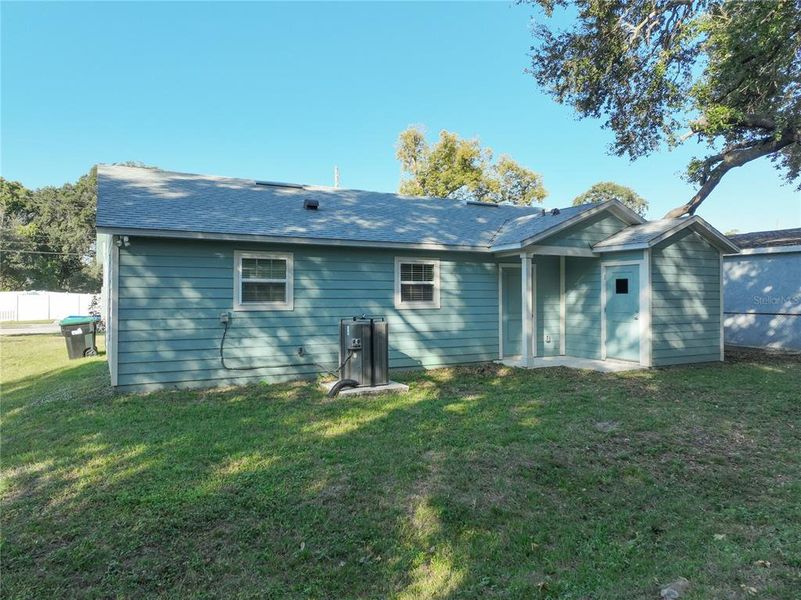 Exterior details and patio area of a home in , Orlando (Image 20).