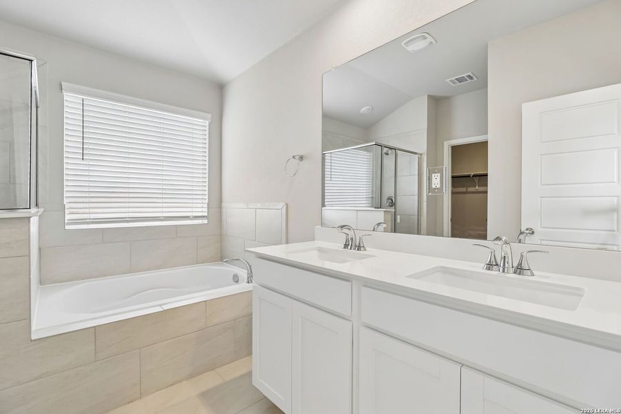 Furnished interior view inside a new home in Thomas Pond, San Antonio (Image 6).