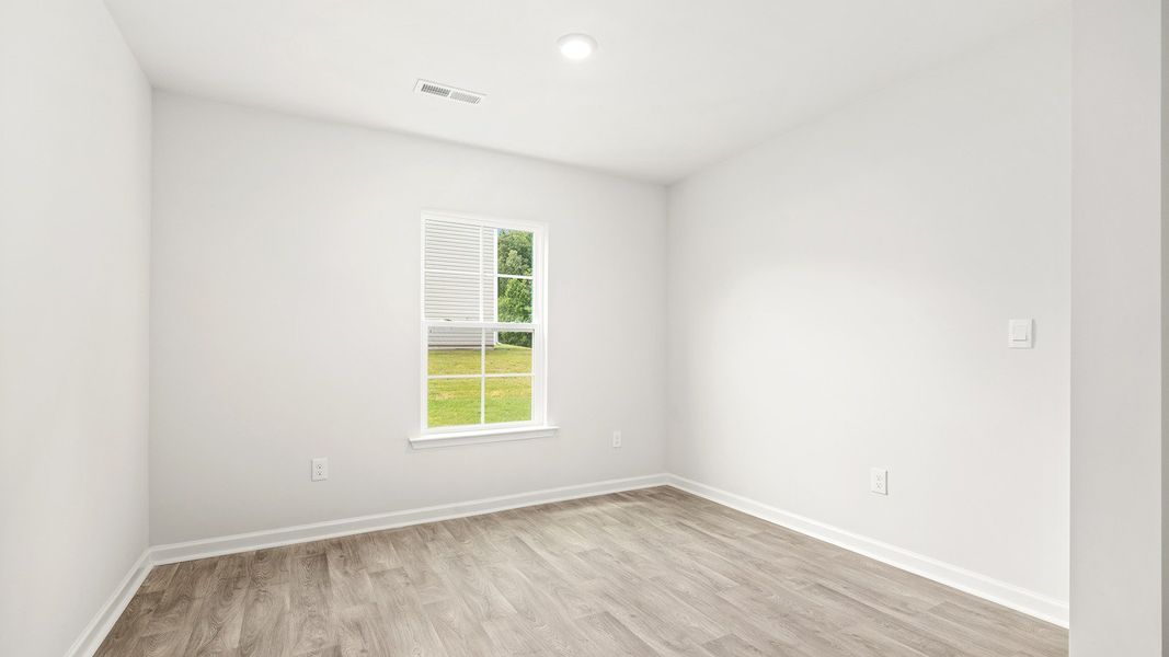 Spacious, unfurnished interior of a new home in Greystone North, Stoneville (Image 11).