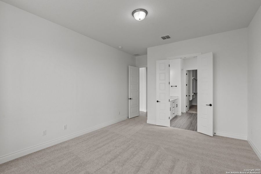Spacious, unfurnished interior of a new home in Bison Ridge, San Antonio (Image 23). Spacious, unfurnished interior of a new home in Bison Ridge, San Antonio (Image 23).