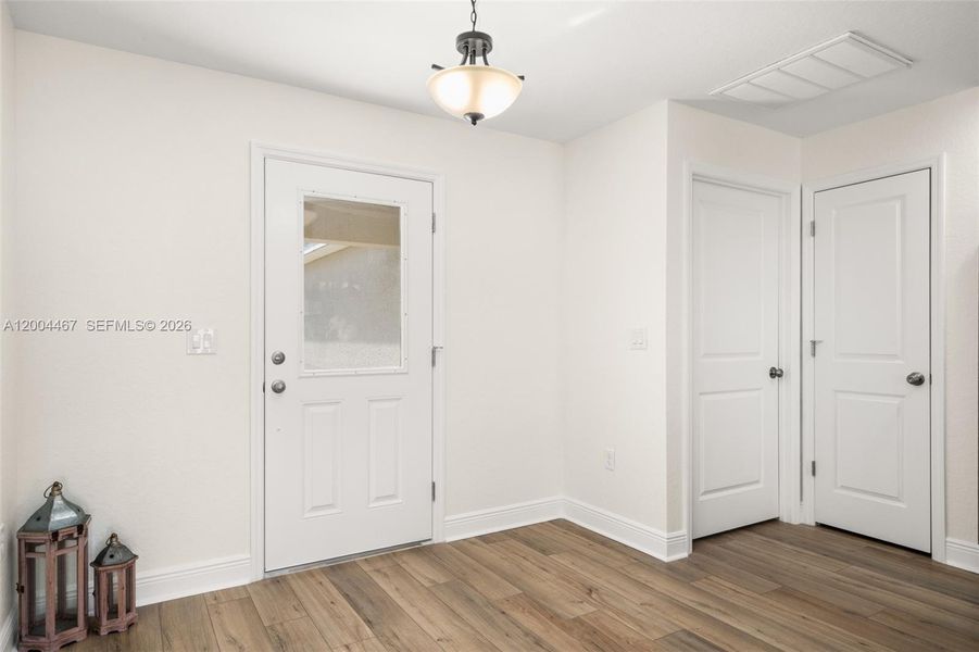 Spacious, unfurnished interior of a new home in , Sebring (Image 12).