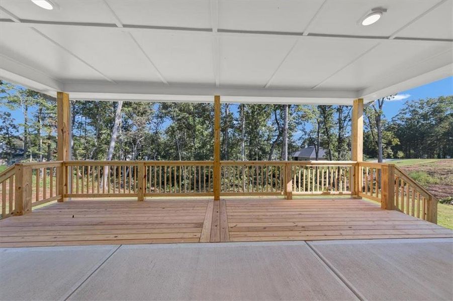 Exterior details and patio area of a home in Tuscany Hills, Douglasville (Image 4).