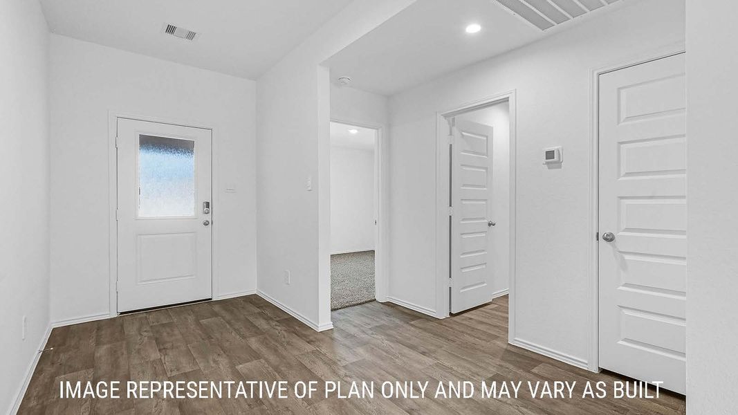 Spacious, unfurnished interior of a new home in Holly Trails, Sour Lake (Image 10).