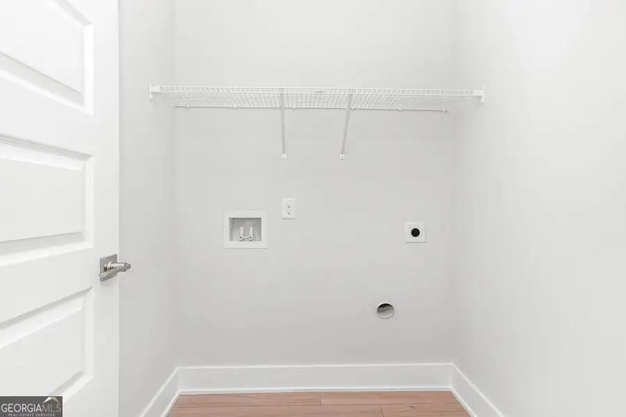 Spacious, unfurnished interior of a new home in The Manor at Gainesville Township, Gainesville (Image 13).