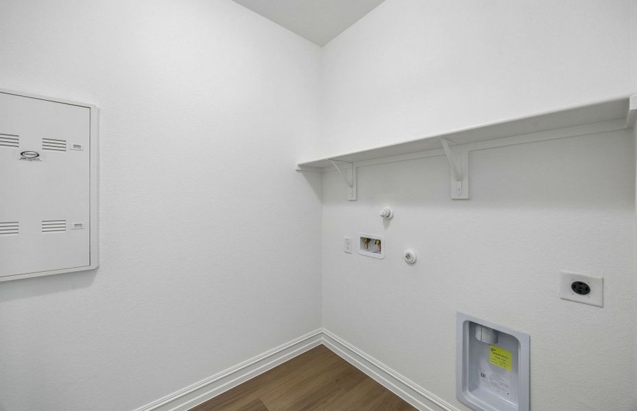Spacious, unfurnished interior of a new home in Wilson Creek Meadows, Celina (Image 21).