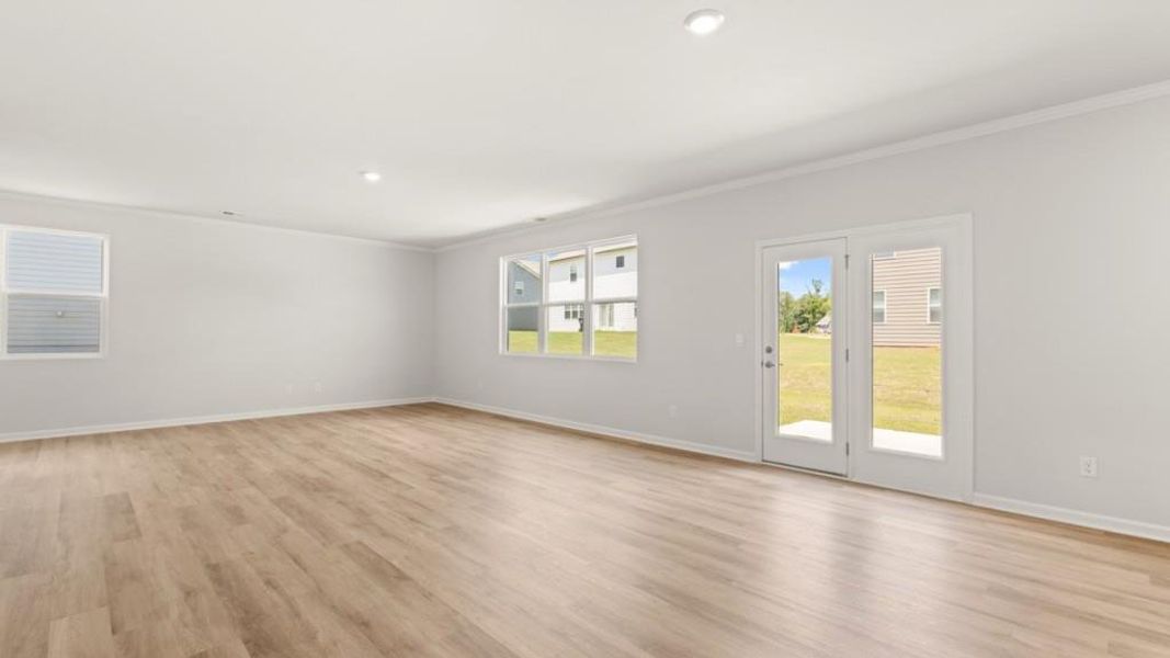 Spacious, unfurnished interior of a new home in Fairway 17 at Mirror Lake, Villa Rica (Image 15).