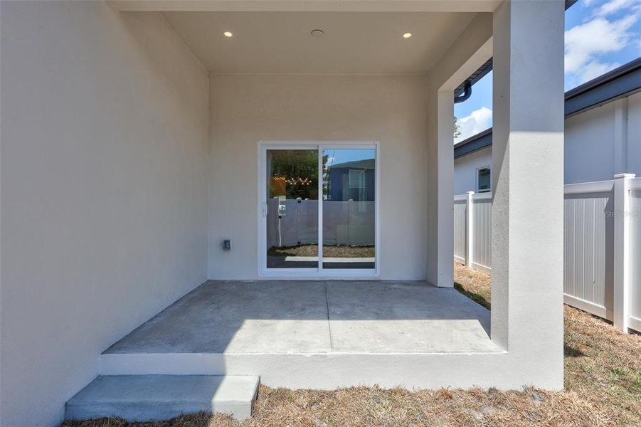 Exterior details and patio area of a home in , St. Petersburg (Image 26).