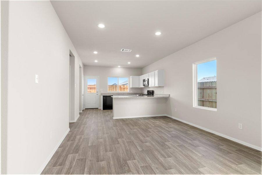 Spacious, unfurnished interior of a new home in Hymeadow, Maxwell (Image 27).