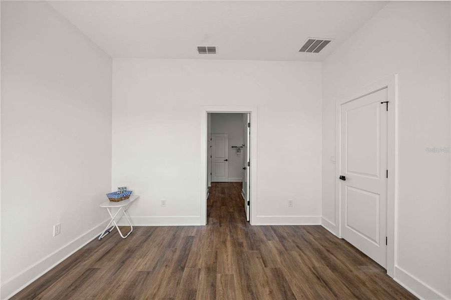 Spacious, unfurnished interior of a new home in , Beverly Hills (Image 34).