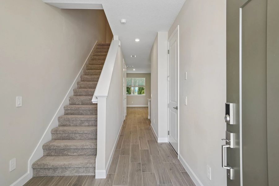Foyer into the home