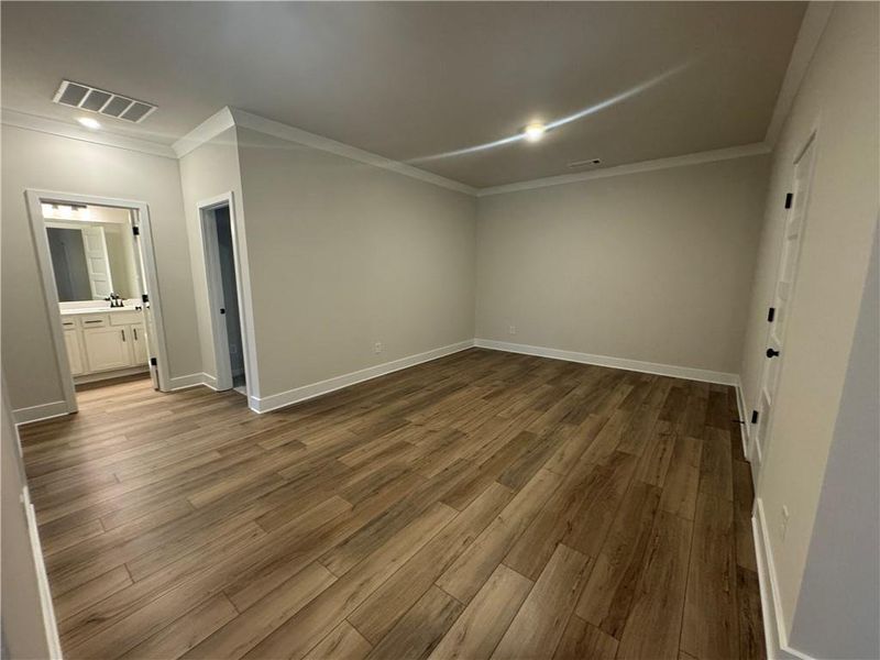 Spacious, unfurnished interior of a new home in Rosewood Lake Preserve, Hoschton (Image 24).