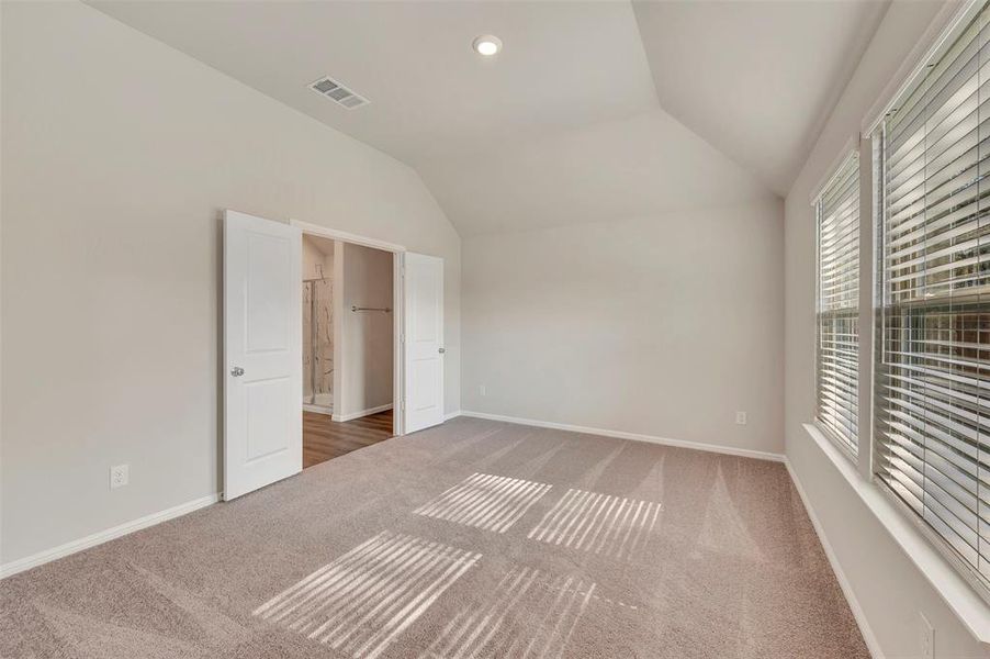 Spacious, unfurnished interior of a new home in Forest Park, Princeton (Image 20).