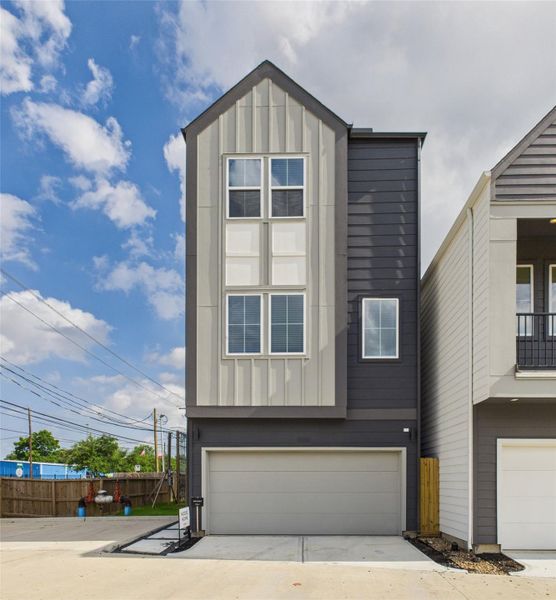 A 32-home community by Disama Group located in Near-norht side A 32-home community by Disama Group located in Near-norht side