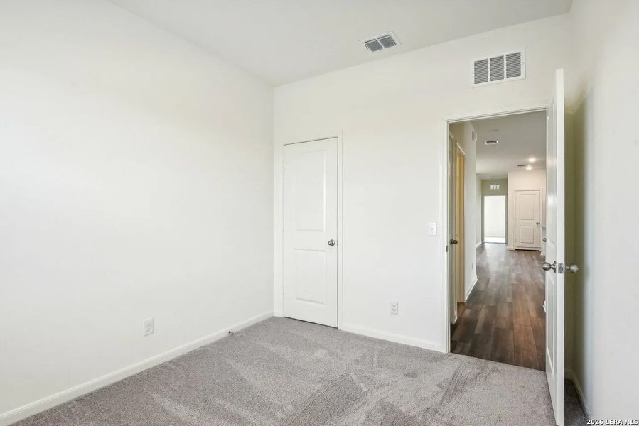 Spacious, unfurnished interior of a new home in Sutton Farms, San Antonio (Image 5).
