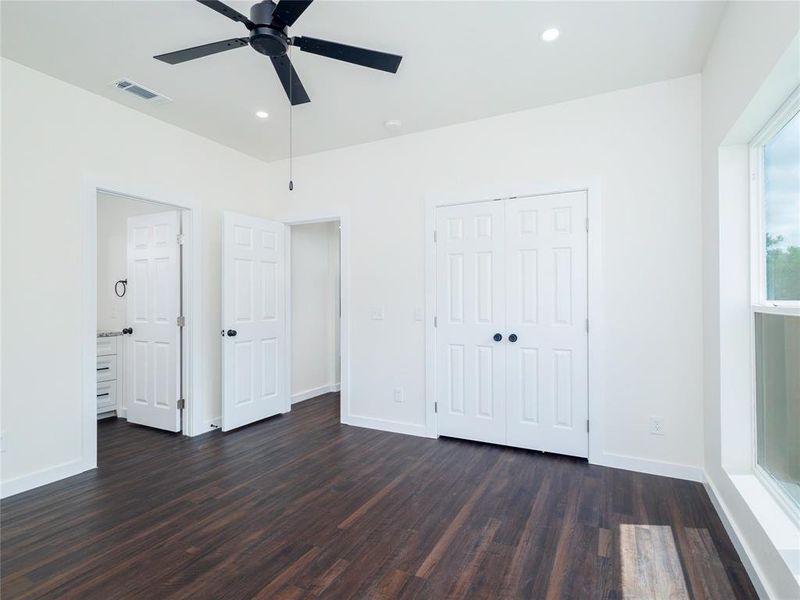 Spacious, unfurnished interior of a new home in , Brownwood (Image 24).