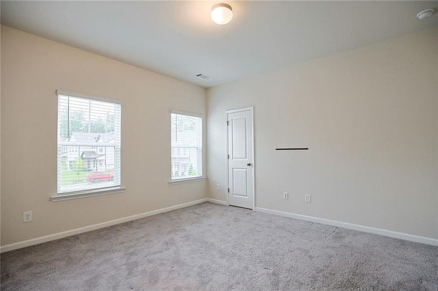 Spacious, unfurnished interior of a new home in , Auburn (Image 39).